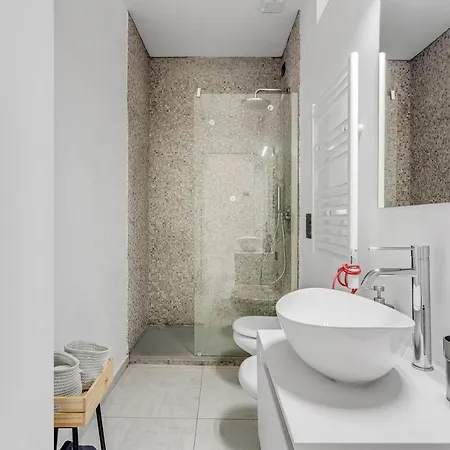 Apartment Metro M1 - Smart Home, Fast Free Wifi & Netflix *